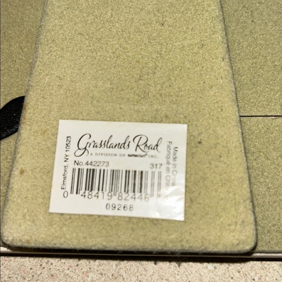 Classic White 'Mom & Me' Photo Frame  4x6 EUC Sturdy Frame - Picture 3 of 5